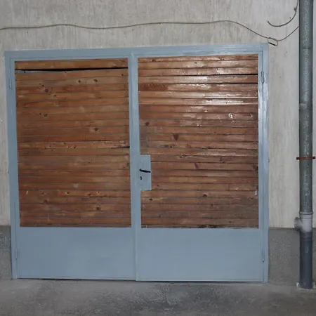 комфортен апартамент, безплатно гараж! Apartment